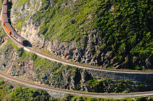 Tren Nariz del Diablo suspende operaciones tras aluvión en Alausí