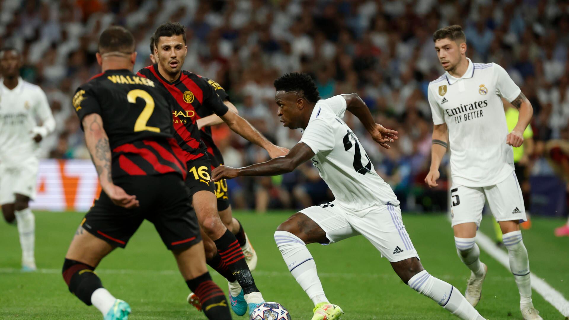 Vinicius Júnior ante Rodri en la semifinal entre Real Madrid y Manchester City