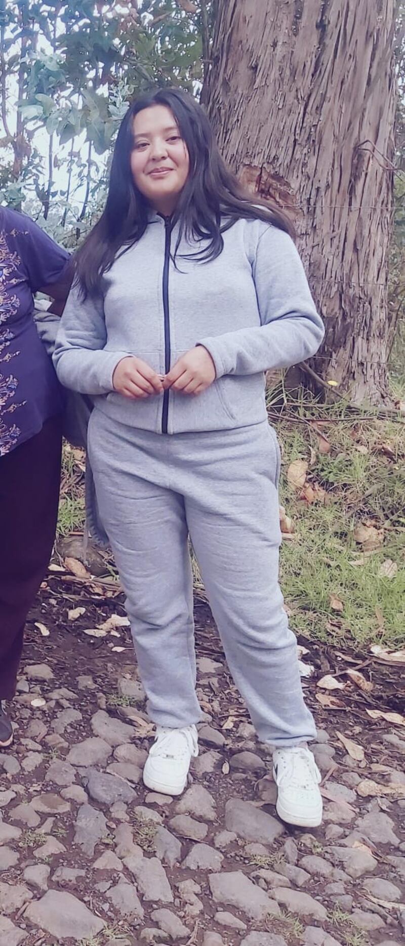 Familiares de Alexa Valencia piden ayuda para localizarla en Quito.