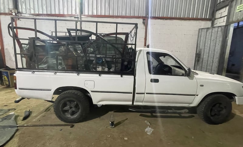 Autos robados eran desmantelados en taller mecánico en el sur de Quito