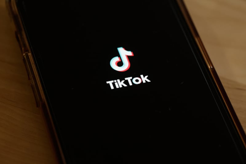 Niña de 11 años pierde la vida tras intentar un reto viral de TikTok