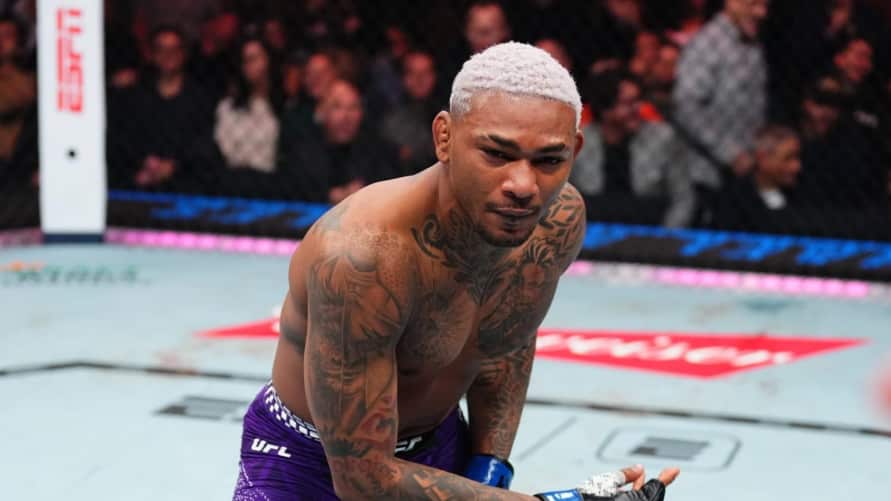 Micahel Morales en la victoria ante Sean Brady