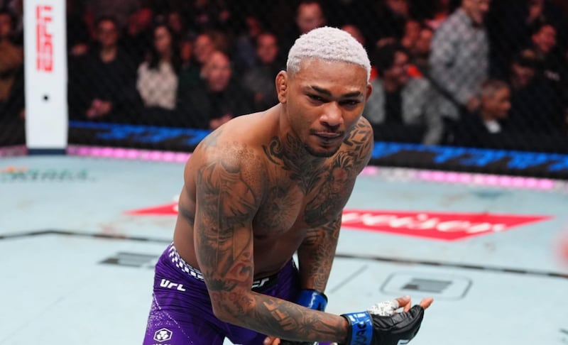 Micahel Morales en la victoria ante Sean Brady