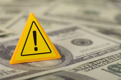 Deudas en Ecuador: ¿Puedo salir del país y regresar sin problema?