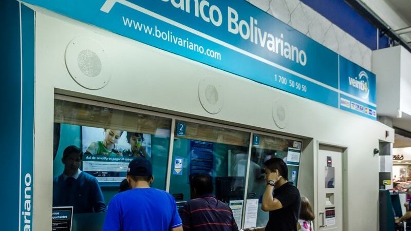 Banco Bolivariano, en Riocenttro Shopping, Guayaquil.