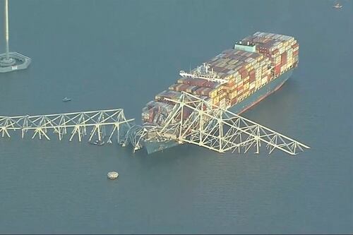 El barco perdió la energía: revelan minuto a minuto detalles del choque contra un puente en Baltimore