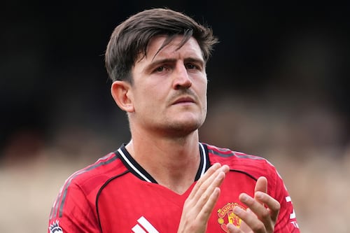 Sentencian a futbolista por pelear en un bar: agredió a policías porque inyectaron una sustancia a su hermana