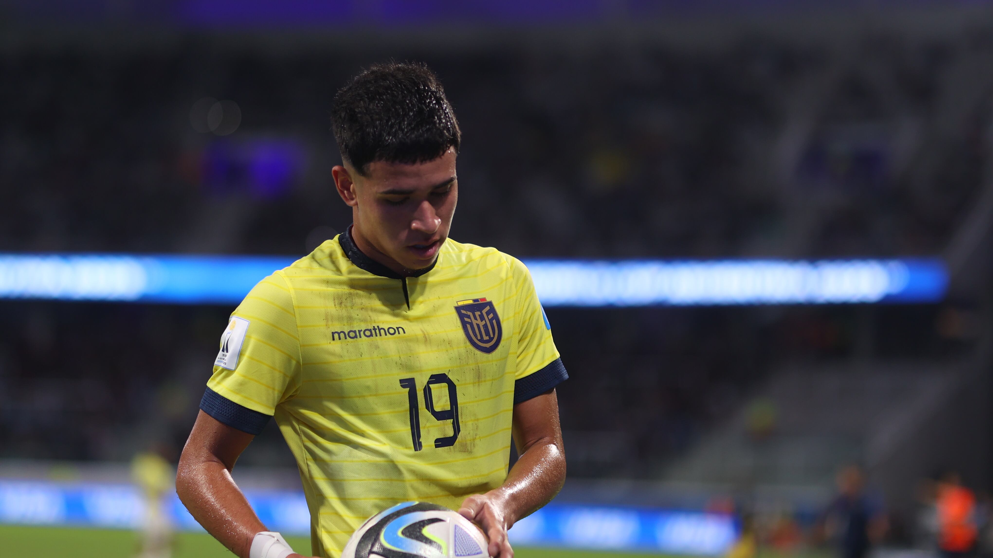 AMDEP3039. SANTIAGO DEL ESTERO (ARGENTINA), 02/06/2023.- Kendry Paez de Ecuador prepara un tiro de esquina hoy, en un partido de los octavos de final de la Copa Mundial de Fútbol sub-20 contra Corea del Sur en el estadio Único de Ciudades en Santiago del Estero (Argentina). EFE/ Juan Ignacio Roncoroni