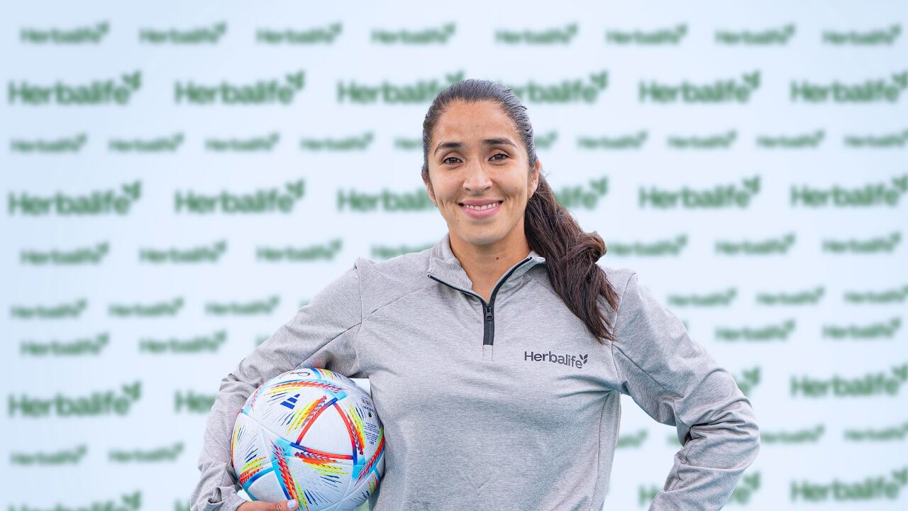Futbolista Ámbar Torres, jugadora de Dragonas Independiente del Valle y parte del Team Herbalife en Ecuador.