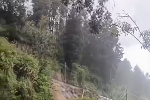 La Av. Simón Bolívar está colapsada tras deslizamiento de tierra y acumulación de agua