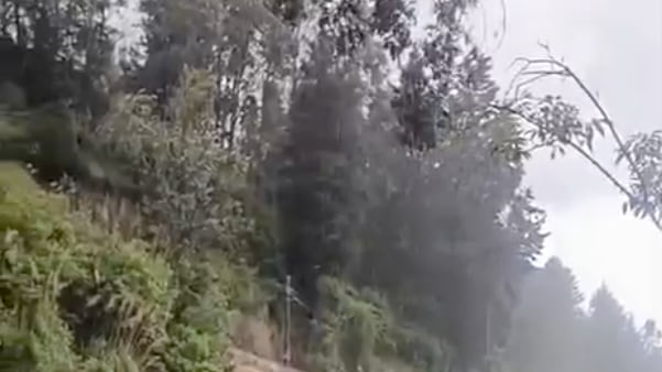 Deslizamiento de tierra en la Av. Simón Bolívar