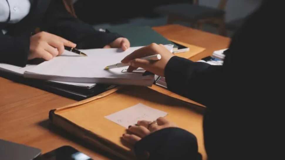 Funcionaria pública habría ofrecido trabajo en el Municipio de Latacunga a cambio de dinero