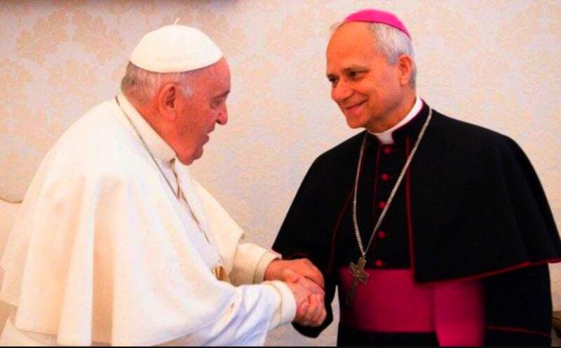 Papa Francisco y Robert Prevost