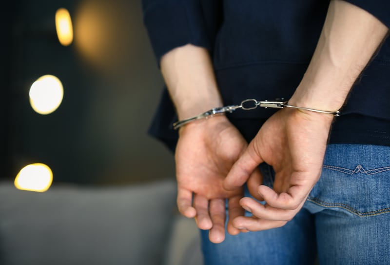 Detienen a sospechoso de estafa por falsos trámites en la AMT en Quito