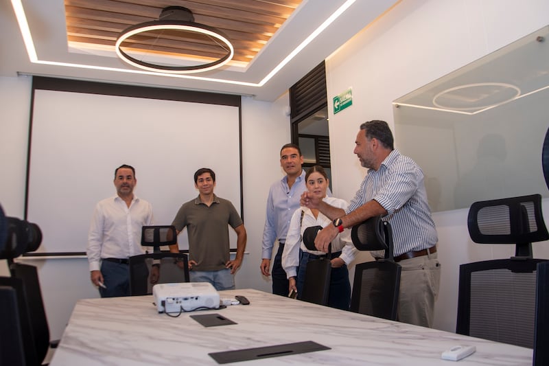 El Coworking del Parque cuenta con 5 salas individuales y 1 sala de reuniones disponibles.