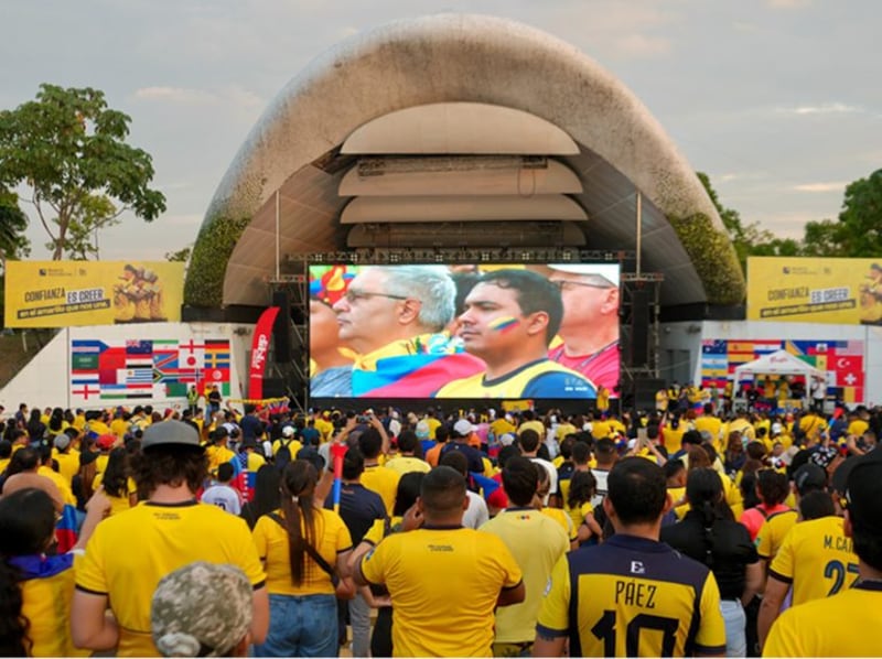 Camisetas, banderas, familias y mucha emoción marcaron la jornada en distintos puntos de la ciudad durante el debut de Ecuador en el Mundial 2026