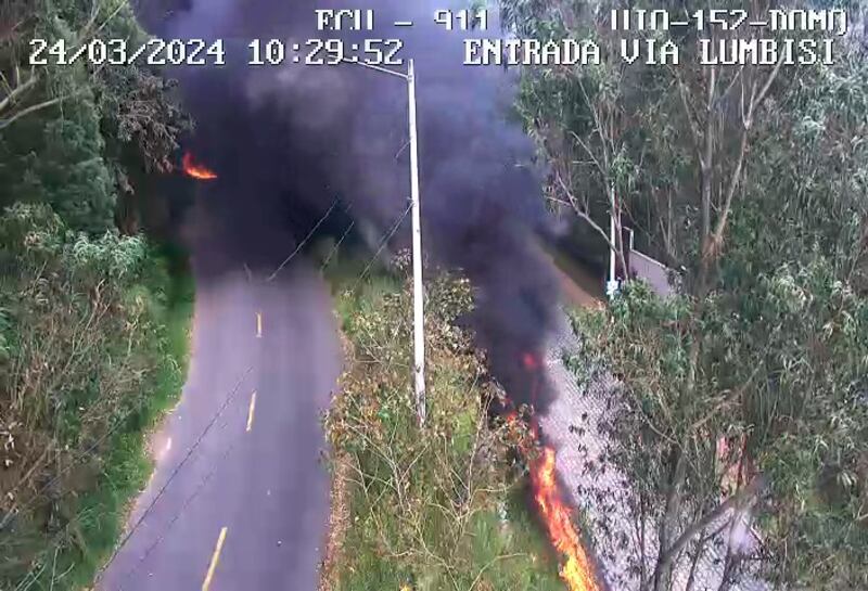 Voraz incendio en la Simón Bolívar y Ruta Viva