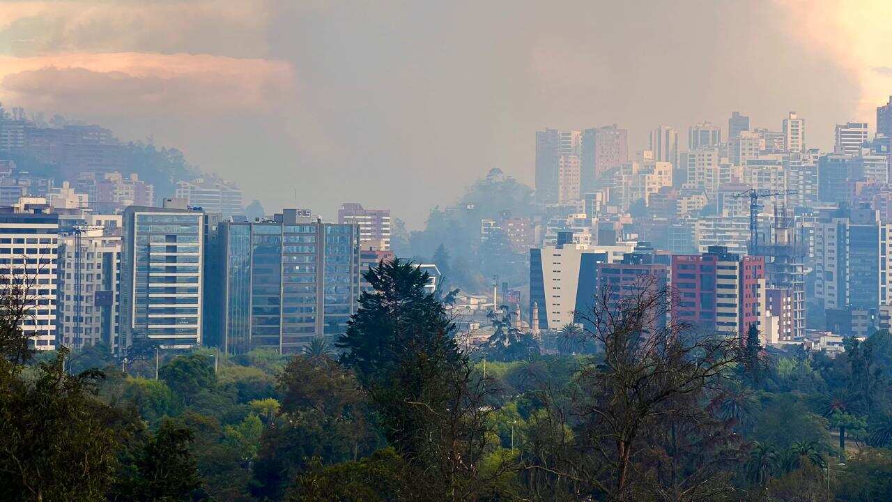 FOTOS DE METRO ECUADOR DEL INCENDIO FORESTAL DE GUÁPULO