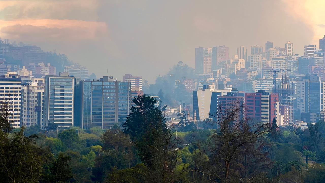 FOTOS DE METRO ECUADOR DEL INCENDIO FORESTAL DE GUÁPULO