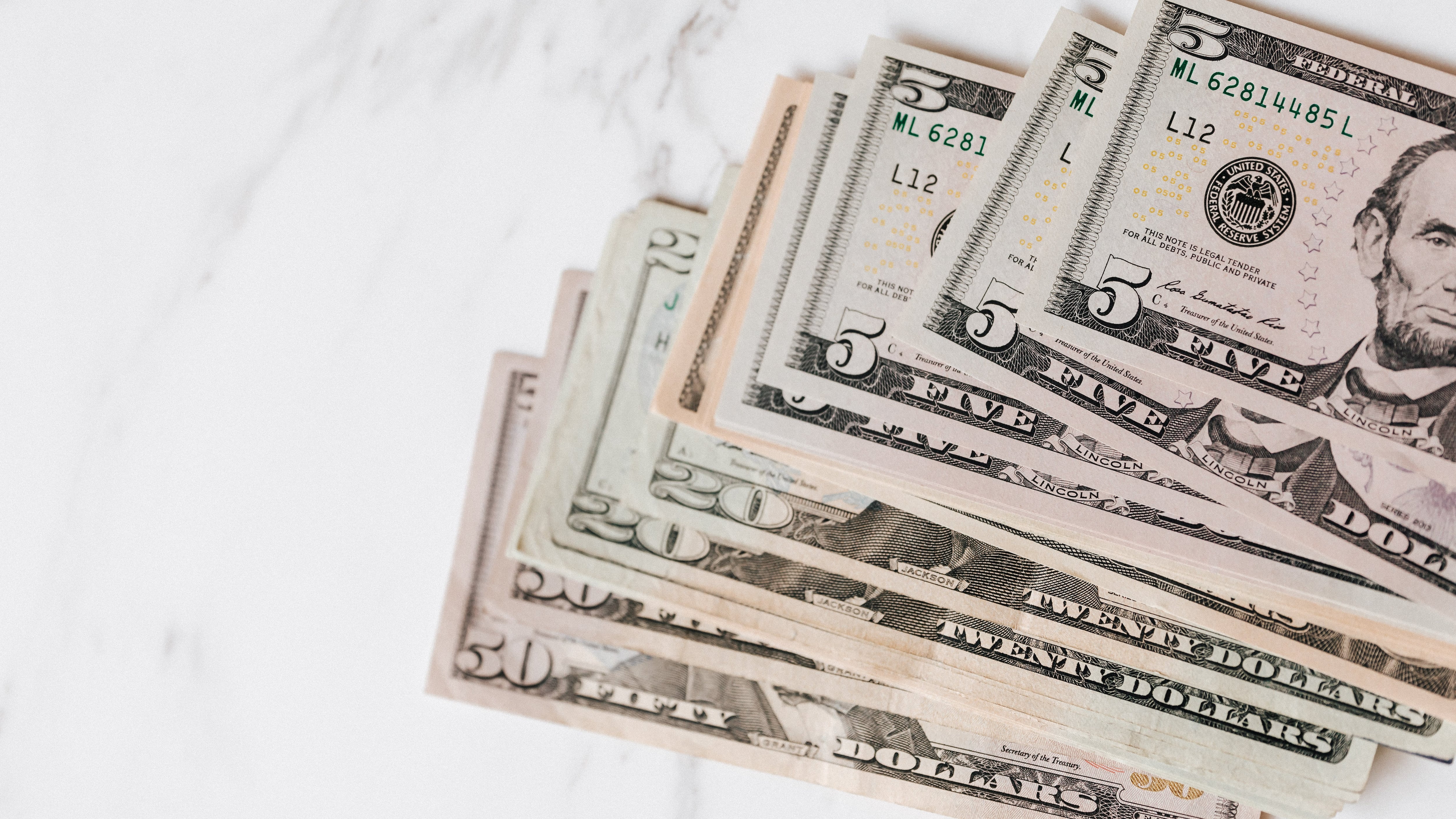 Afiliación al IESS por relación de dependencia y voluntaria