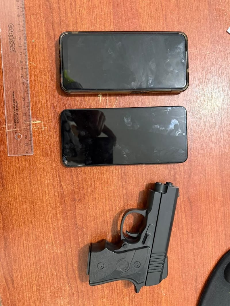 Hombre sufrió violento asalto con una pistola de juguete en el norte de Quito; la Policía rastreó a los ladrones y los capturó