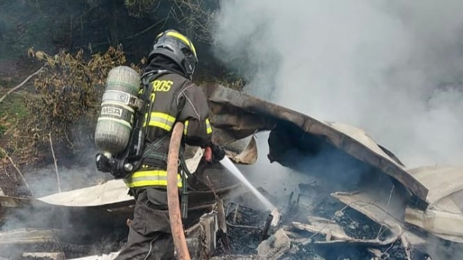 Incendio estructural consumió cafetería de madera en Nanegalito, en Quito