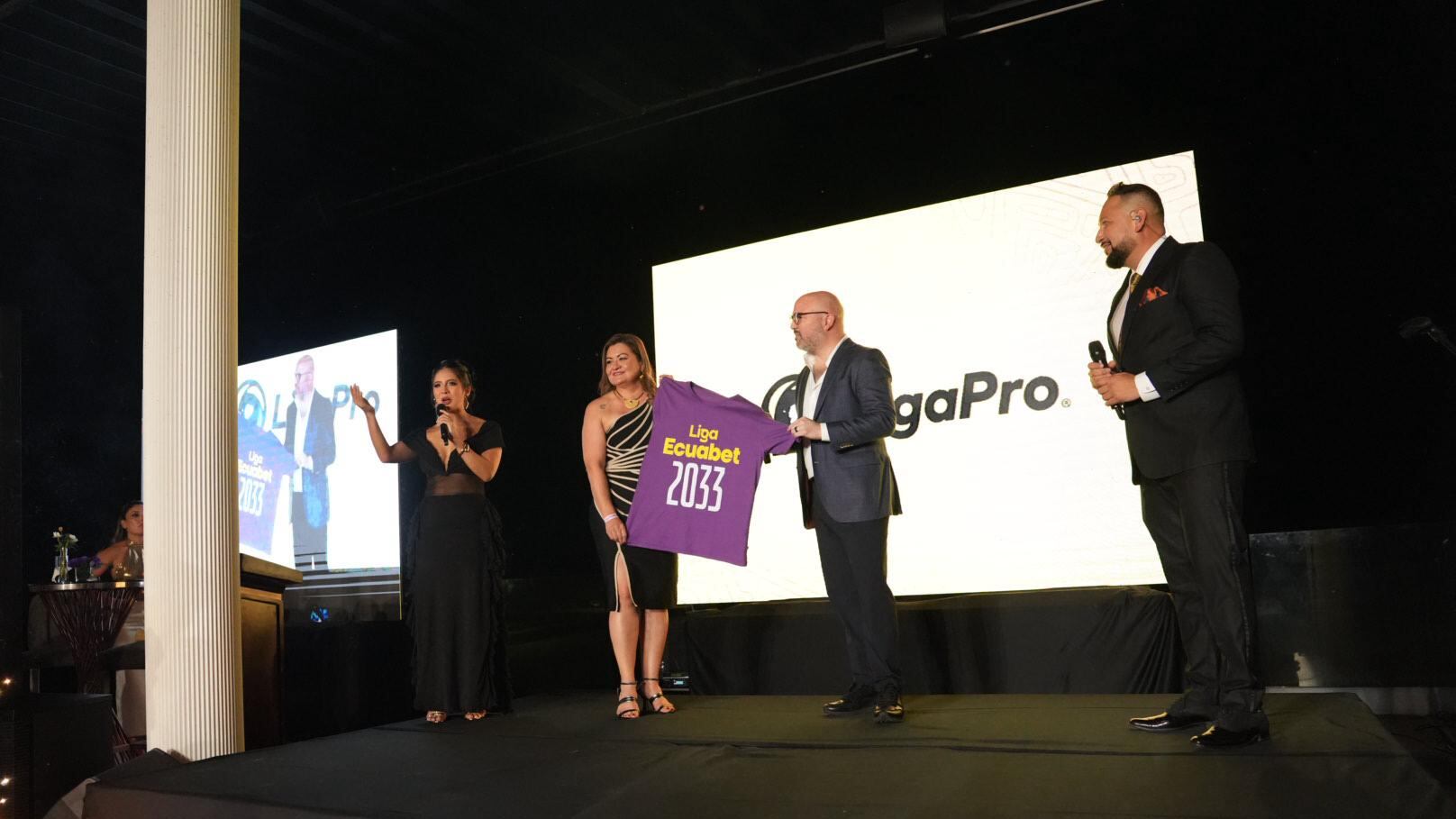 Ecuabet y LigaPro sellan alianza