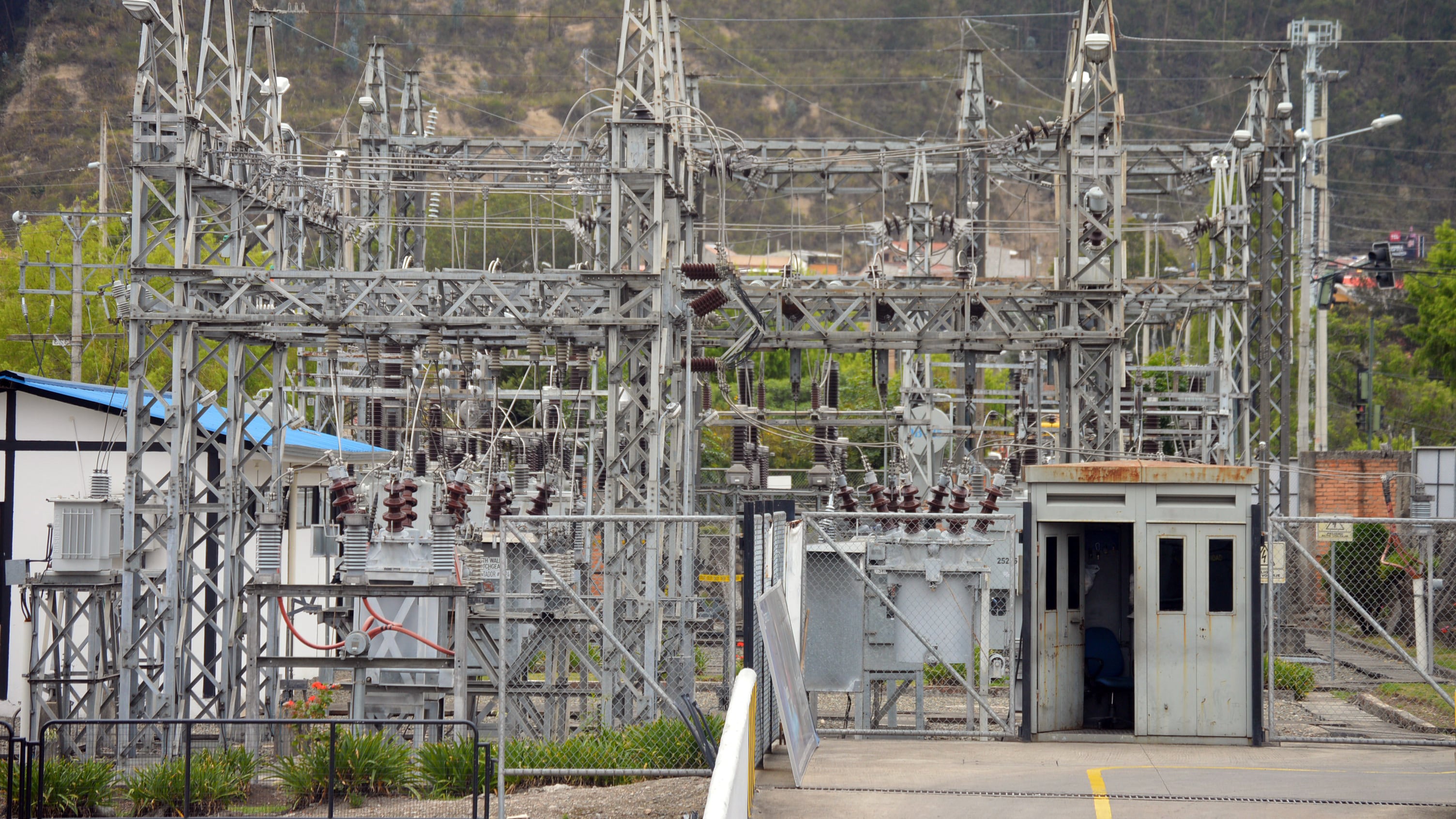 Ecuador elimina la tarifa reducida de electricidad para el sector industrial