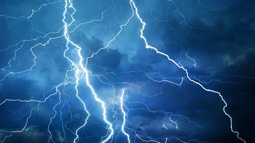 Cayó un rayo en un joven