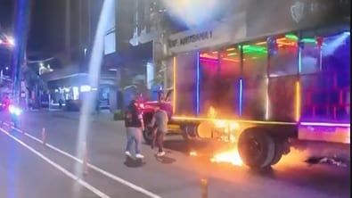 Chiva se incendió en la A.v Amazonas - Fuente: Video de X