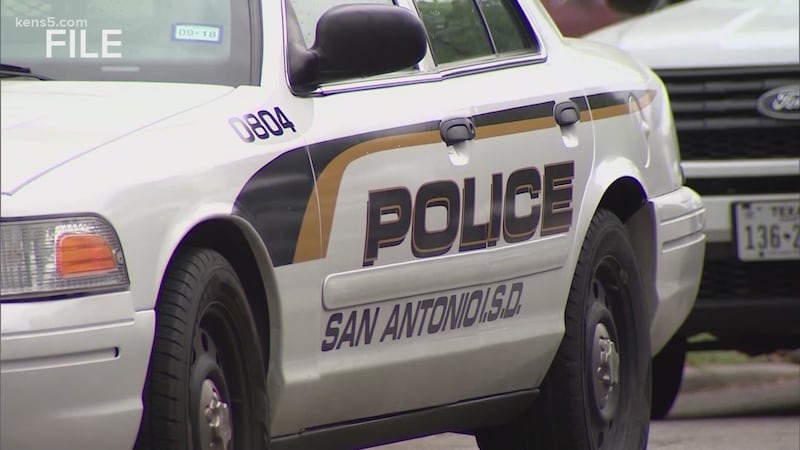 El profesor y entrenador Chad Allen Rodríguez (38), detenido en Texas por mantener una relación prohibida con una estudiante