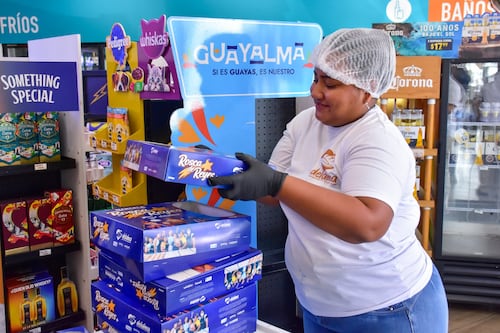 Madres de familia de Monte Sinaí elaboraron la Rosca de Reyes de $12 para generar ingresos para sus familias