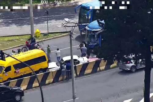 Choque múltiple en El Trébol provoca cierre de la avenida Velasco Ibarra, centro de Quito