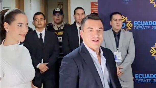 El presidente Daniel Noboa llegó a EcuadorTV acompañado de Lavinia Valbonesi