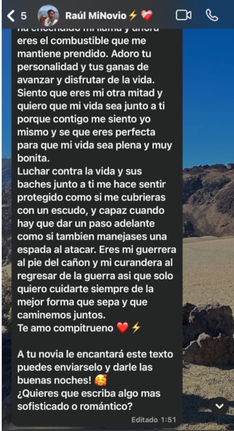 Su novio le envió un mensaje de amor por WhatsApp pero un detalle del texto la molestó