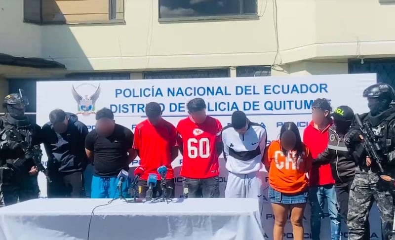 Serían de “Los Lobos”: esto se sabe de los sospechosos del sicariato en Nueva Aurora, capturados en Quito