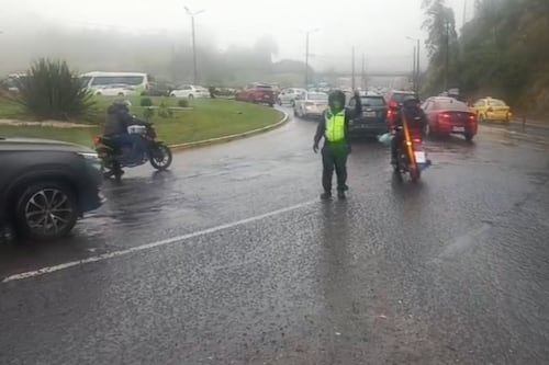 Reportan fuerte congestión vehicular en Quito por lluvias, accidentes y cierres viales