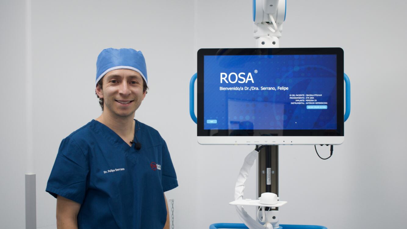 Dr. Felipe Serrano, líder en cirugía ortopédica en Ecuador y especialista en la Clínica de Traumatología Quirúrgica