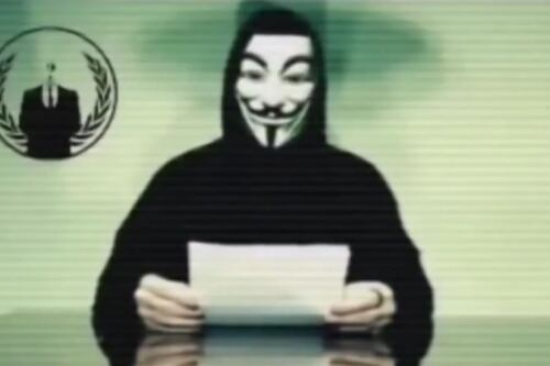 Se le cayó la máscara: Este es el Hacker de ‘Anonymous’  que irá a prisión por sabotear entidades