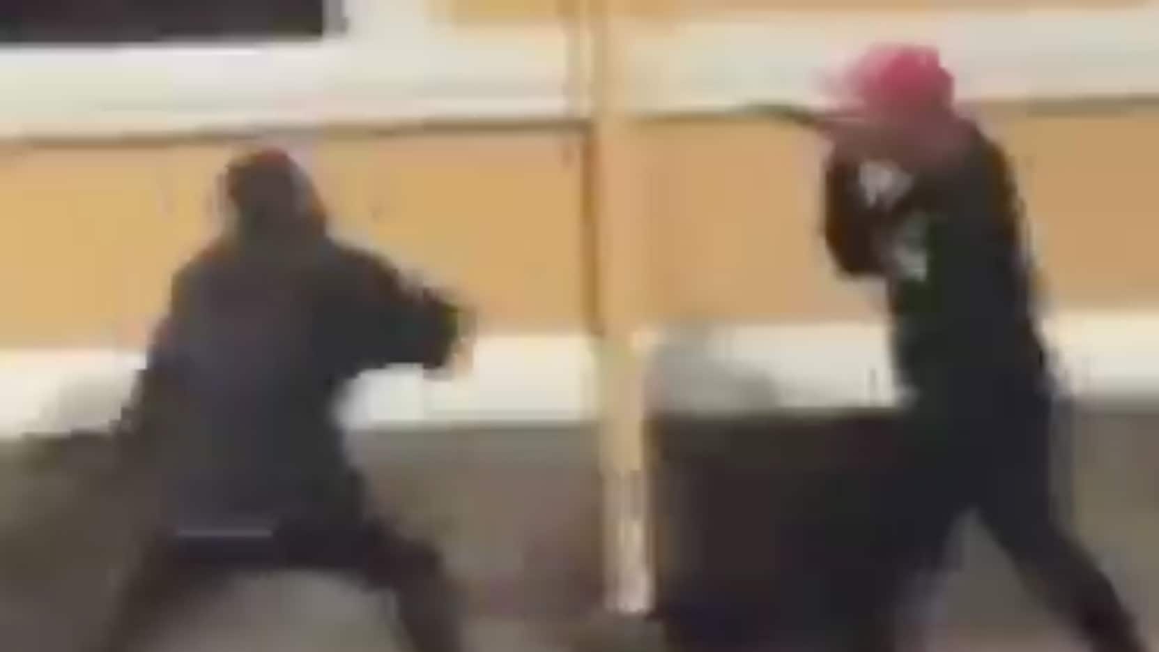 Hombre fallece tras ser apuñalado en una pelea de cuchillos en el Centro Histórico - Fuente: Video de X