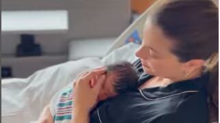 Constanza Báez y su hijo