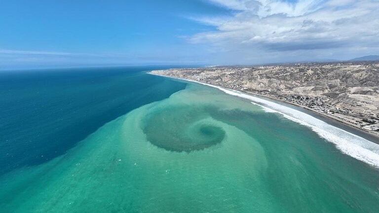 Remolino en la playa de Santa Marianita