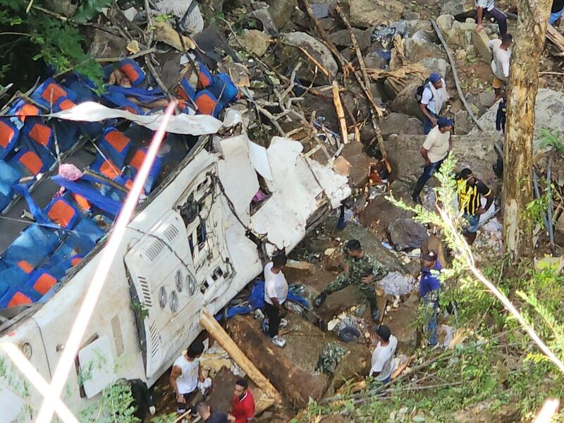 accidente Antioquia, bus escolar cae a abismo