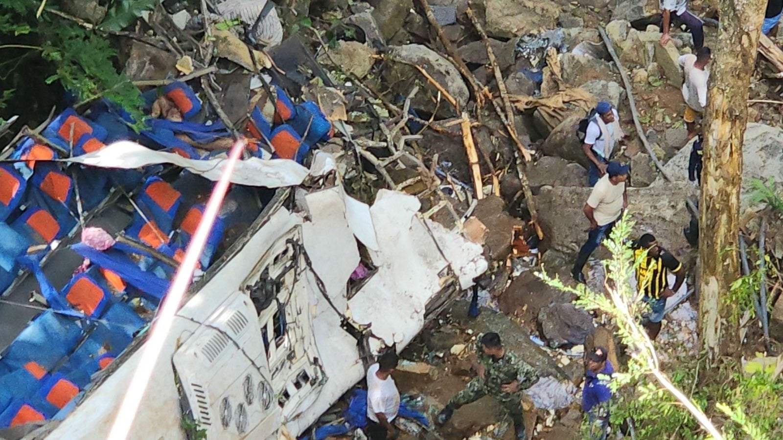 accidente Antioquia, bus escolar cae a abismo