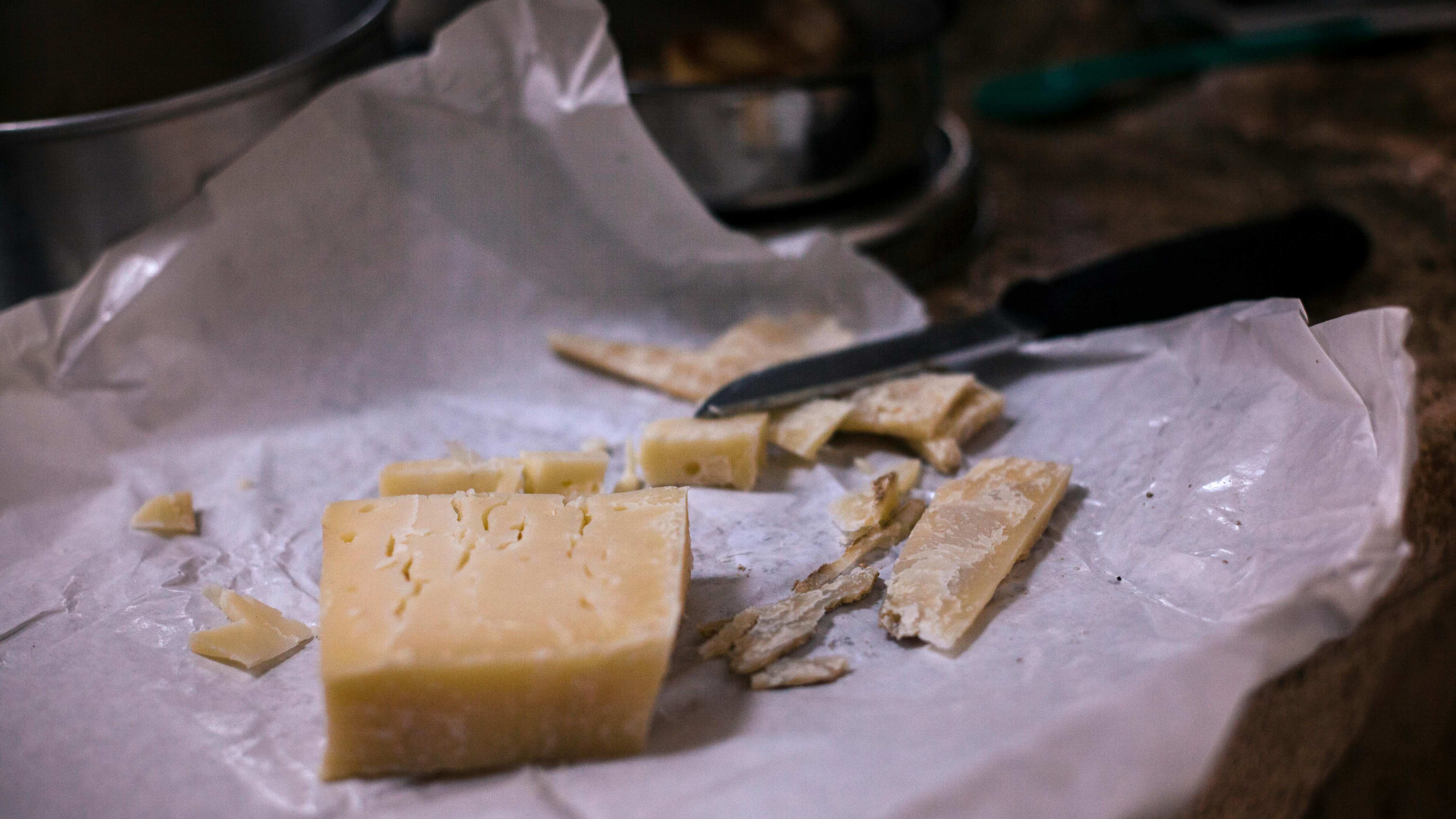 Cuidado: esto puede pasarte si comes queso antes de dormir, según un estudio