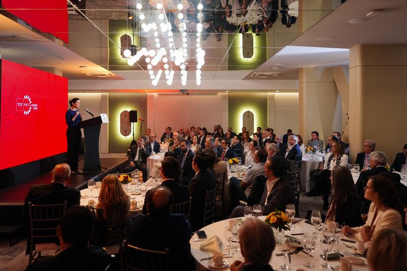 La presidenta regional participa en Quito en un encuentro con empresarios de Ecuador organizado por Invest in Madrid