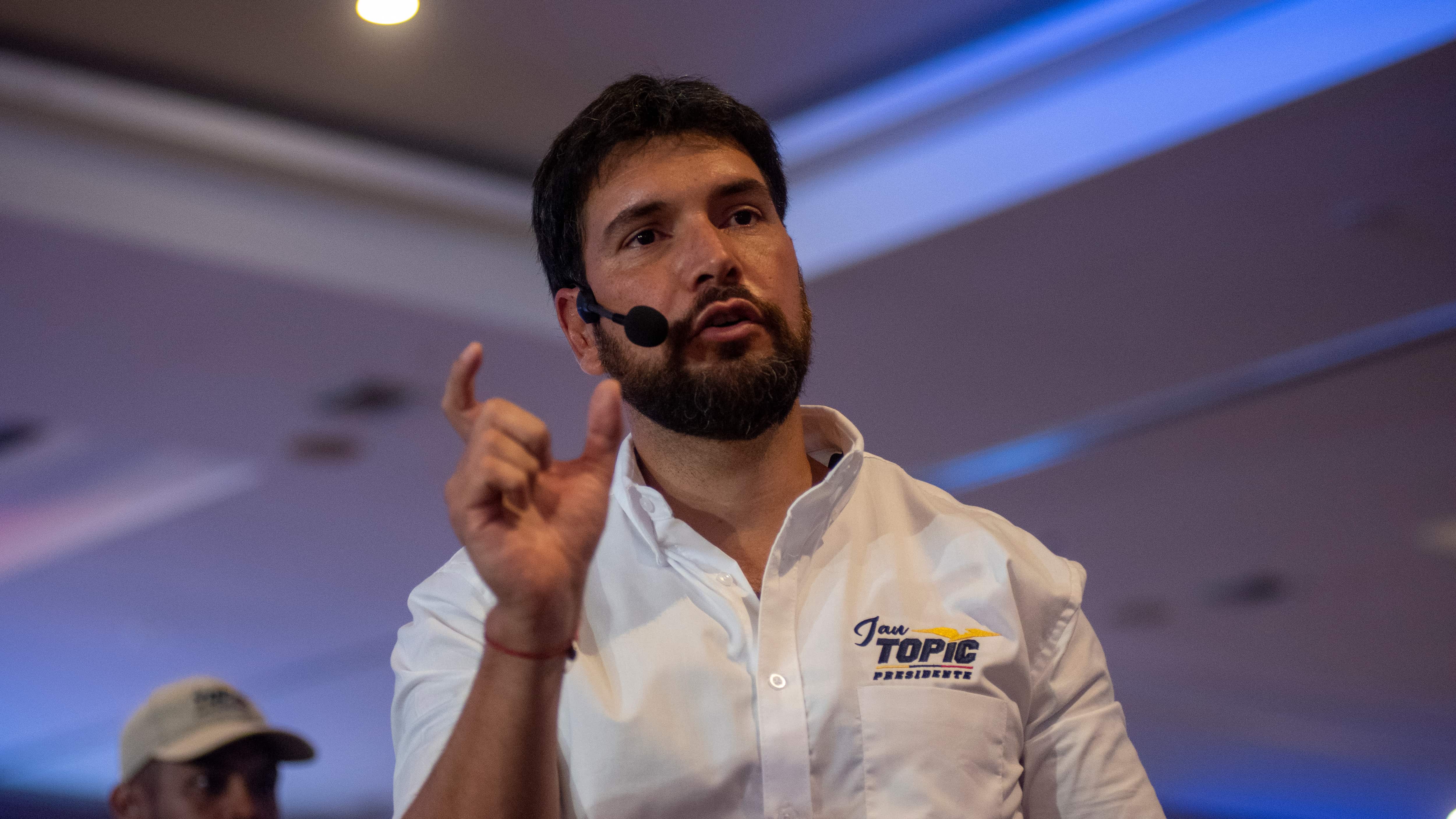 Candidato presidencial Jan Topic en el cierre de su campaña electoral con un mitin desde donde pidió el voto para "recuperar el país"