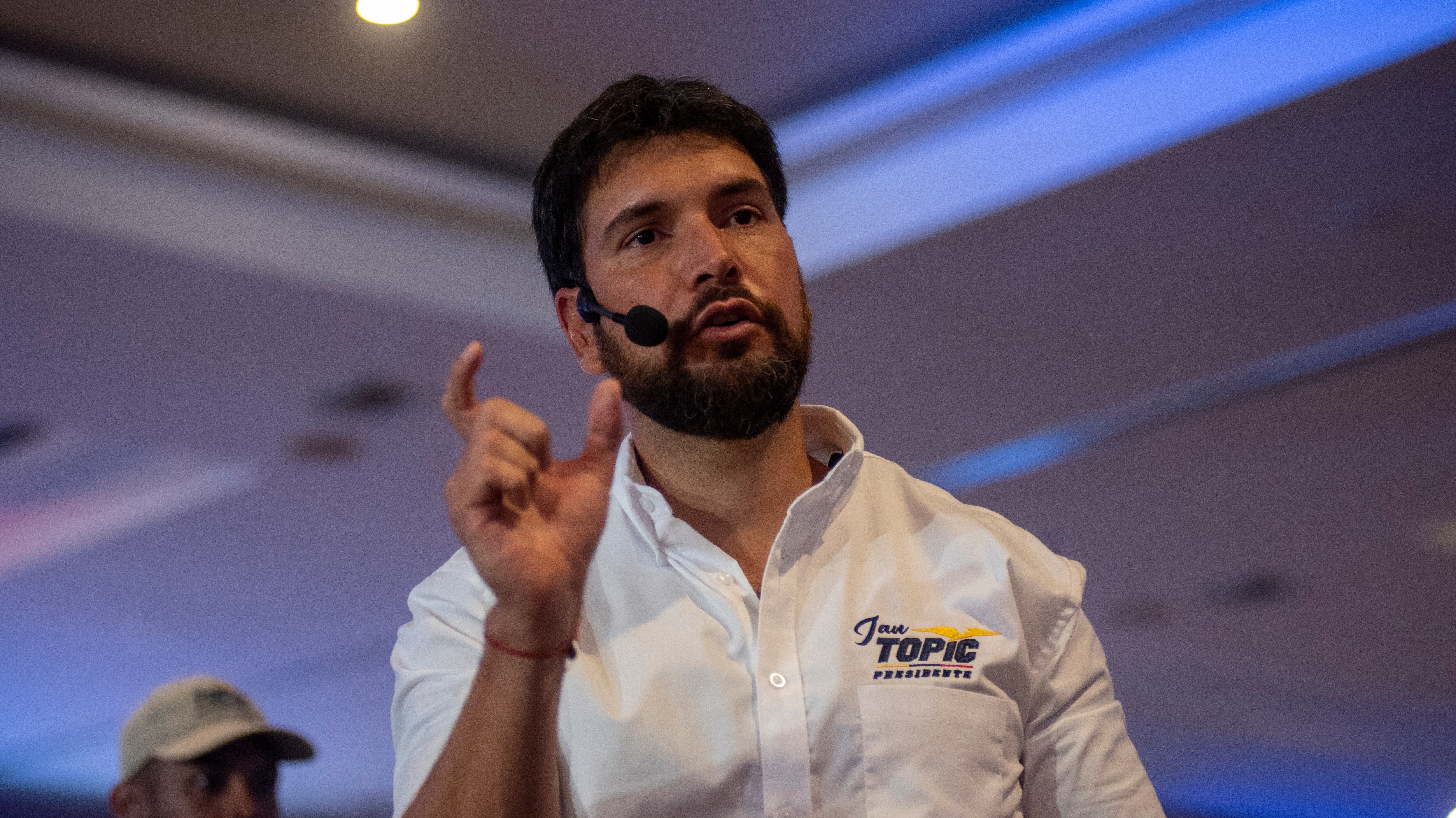 Candidato presidencial Jan Topic en el cierre de su campaña electoral con un mitin desde donde pidió el voto para "recuperar el país"