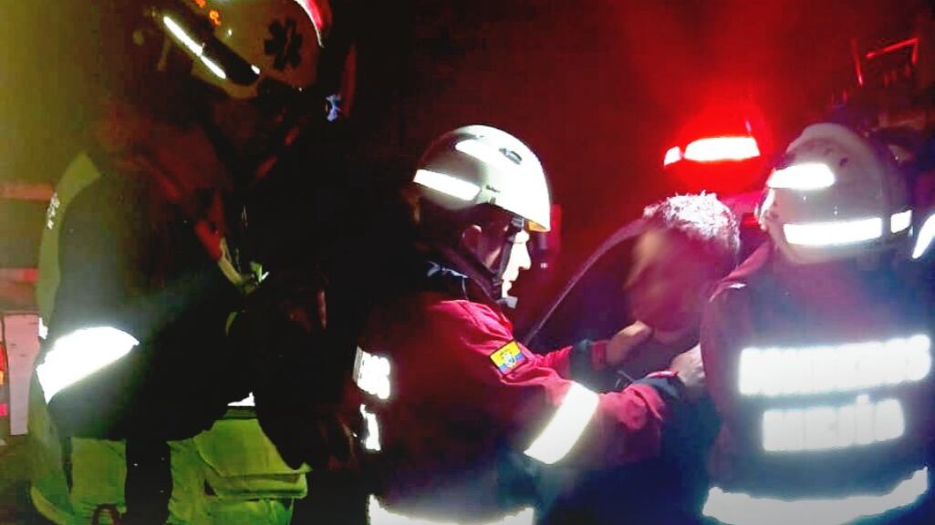 Rescate de ciudadano que cayó de una tarabita