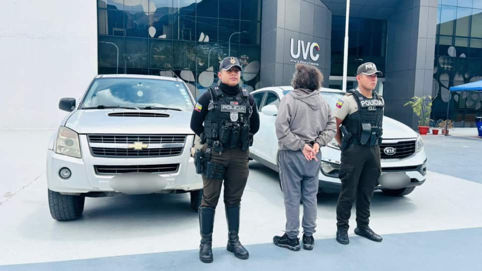 Así recuperaron dos vehículos robados en un parqueadero del norte de Quito